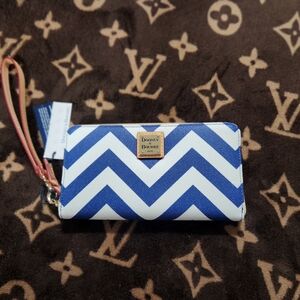 Dooney & Bourke Chevron Wristlet in Blue and White